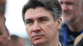 Zadar, 130513. Predsjednik Vlade RH Zoran Milanovic prisustvovao je programu pokazne vatrogasne vjezbe Ljeto 2013 u Zracnoj luci Zadar. U pokaznoj vatrogasnoj vjezbi sudjelovale su protupozarne snage Drzavne uprave za zastitu i spasavanje, Namjenski orga Zadar, 130513. Predsjednik Vlade RH Zoran Milanovic prisustvovao je programu pokazne vatrogasne vjezbe Ljeto 2013 u Zracnoj luci Zadar. U pokaznoj vatrogasnoj vjezbi sudjelovale su protupozarne snage Drzavne uprave za zastitu i spasavanje, Namjenski orga