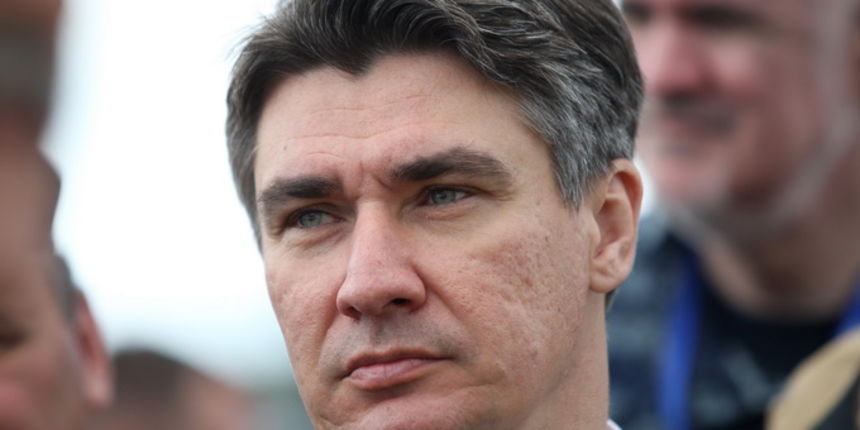 Zadar, 130513. Predsjednik Vlade RH Zoran Milanovic prisustvovao je programu pokazne vatrogasne vjezbe Ljeto 2013 u Zracnoj luci Zadar. U pokaznoj vatrogasnoj vjezbi sudjelovale su protupozarne snage Drzavne uprave za zastitu i spasavanje, Namjenski orga Zadar, 130513. Predsjednik Vlade RH Zoran Milanovic prisustvovao je programu pokazne vatrogasne vjezbe Ljeto 2013 u Zracnoj luci Zadar. U pokaznoj vatrogasnoj vjezbi sudjelovale su protupozarne snage Drzavne uprave za zastitu i spasavanje, Namjenski orga