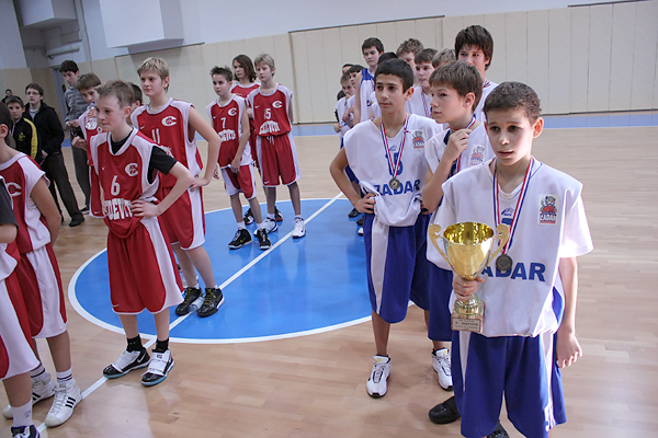 Podjela medalja na Božićnom košarkaškom turniru