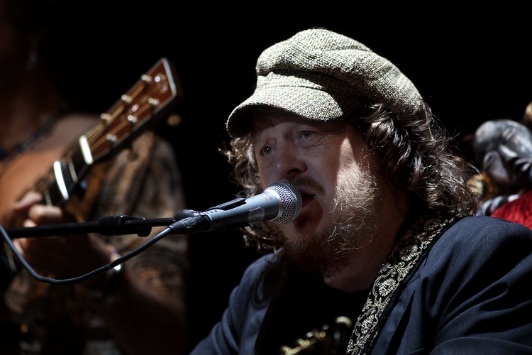 Pula, 180611.
Arena.
Zucchero se koncertom u Areni Puljanima predstavio u sklopu “Chocaback Tour 2011” turneje . Ovo mu je treci put da nastupa u Pulskoj Areni.
Na fotografiji: Zucchero.
Foto: Srecko Niketic / CROPIX Pula, 180611.
Arena.
Zucchero se koncertom u Areni Puljanima predstavio u sklopu “Chocaback Tour 2011” turneje . Ovo mu je treci put da nastupa u Pulskoj Areni.
Na fotografiji: Zucchero.
Foto: Srecko Niketic / CROPIX