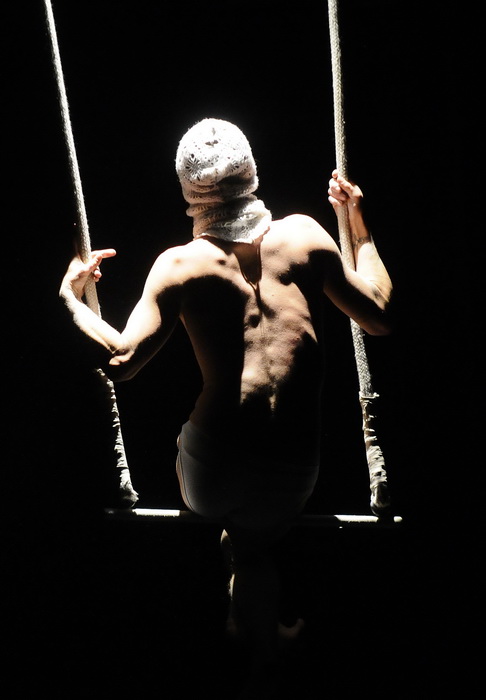 Zagreb, 291011.
Veceras je u staroj tvornici Jedinstvo odrzana jos jedna vecer 7. Festivala novog cirkusa, koji traje od 25.10. do 30.10. Veceras je odrzana cabaret predstava Red room.
Na fotografiji: nastup zracnog akrobata Cohdi Harrella
Foto: Admir Bul Zagreb, 291011.
Veceras je u staroj tvornici Jedinstvo odrzana jos jedna vecer 7. Festivala novog cirkusa, koji traje od 25.10. do 30.10. Veceras je odrzana cabaret predstava Red room.
Na fotografiji: nastup zracnog akrobata Cohdi Harrella
Foto: Admir Bul