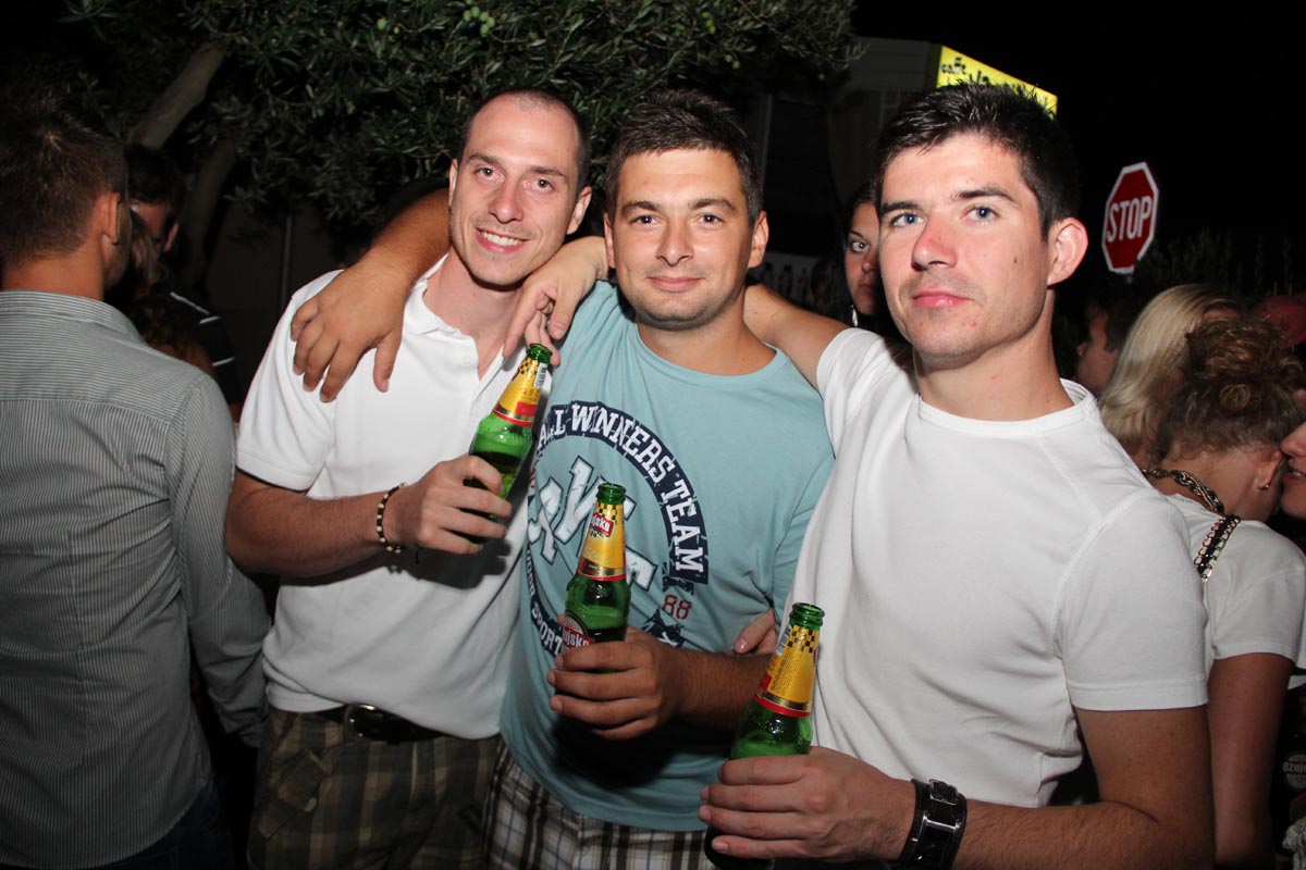 Vagabundo bar Vir: After party uz grupu Magazin, foto: Iva Perinčić Vagabundo bar Vir: After party uz grupu Magazin, foto: Iva Perinčić