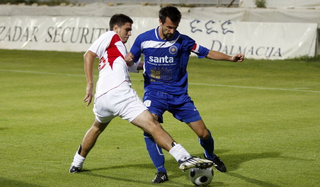 Zadar, 140810 Stadion Stanovi. 4. kolo 1. HNL, NK Zadar – NK Cibalia.  Na slici: igrac Zadra Zelimir Terkes (plavi). Foto: Jure Miskovic / CROPIX