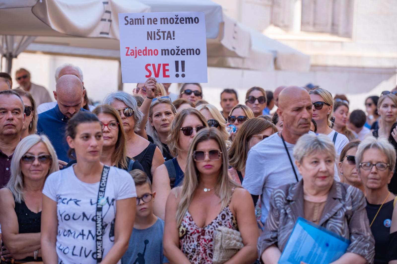 Na Narodnom trgu održan prosvjed “Krik za slobodu” protiv epidemioloških mjera