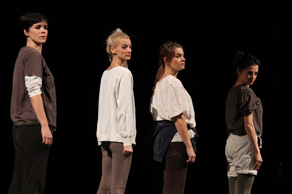 Kazalište KNAP i Umjetnička organizacija Kravice, predstava “Glumice&to”; foto Iva Perinčić Kazalište KNAP i Umjetnička organizacija Kravice, predstava “Glumice&to”; foto Iva Perinčić