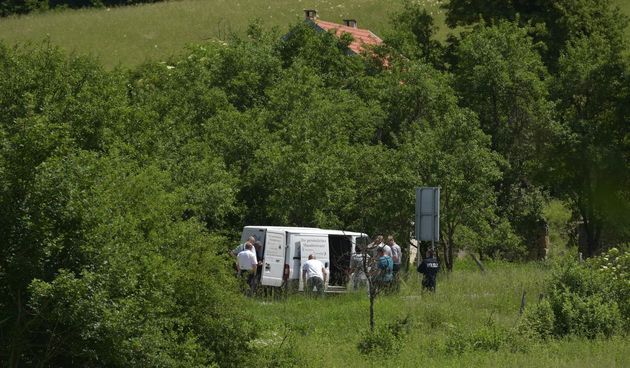 Donji Srb: Policija zaustavila kombi s migrantima, ozlijeđeno dvoje djece