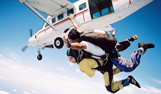 Skok s padobranom, foto: www.evarazdin.hr