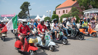 Spektakularni defile vespaša, foto: Vinko Pešić Spektakularni defile vespaša, foto: Vinko Pešić