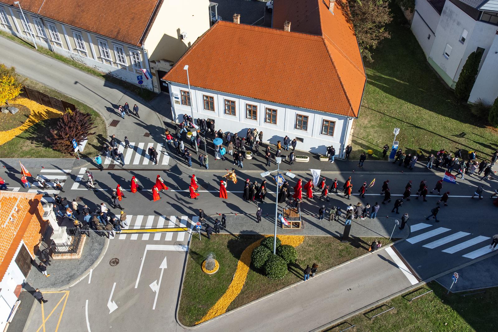 Vukovar: Kolona sjećanja iz zraka Vukovar: Kolona sjećanja iz zraka