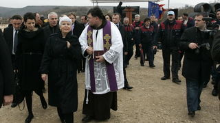Knin, 150311.
Premijerka Jadranka Kosor otvorila je radove na prosirenju pogona tvornice Div u Kninu.
Foto : Jakov Prkic / Cropix Knin, 150311.
Premijerka Jadranka Kosor otvorila je radove na prosirenju pogona tvornice Div u Kninu.
Foto : Jakov Prkic / Cropix