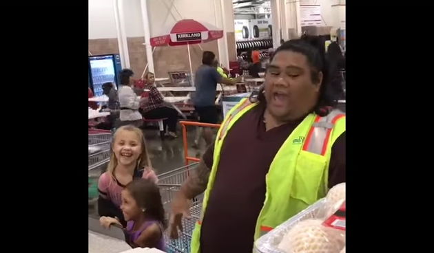 Sestre nisu mogle vjerovati kad su naletjele na boga Mauija iz “Vaiane” u supermarketu na Havajima