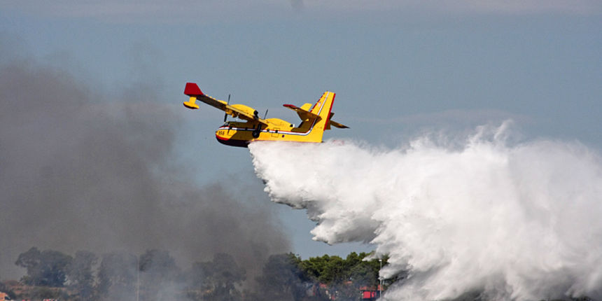 Požar na Plovaniji (foto: Marin Gospić) Požar na Plovaniji (foto: Marin Gospić)
