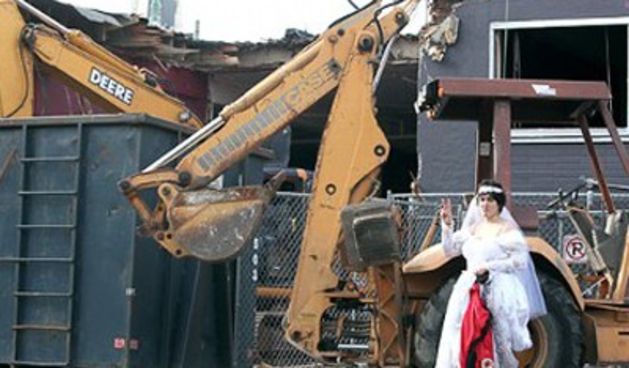 Aktivistica se udala za 107 godina staru zgradu, foto: facebook