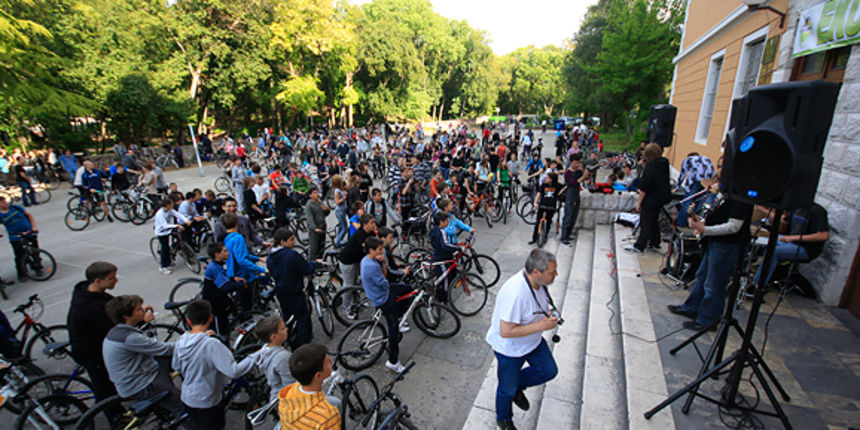 Biciklijada “Jedan auto manje” (foto:Saša Čuka) Biciklijada “Jedan auto manje” (foto:Saša Čuka)