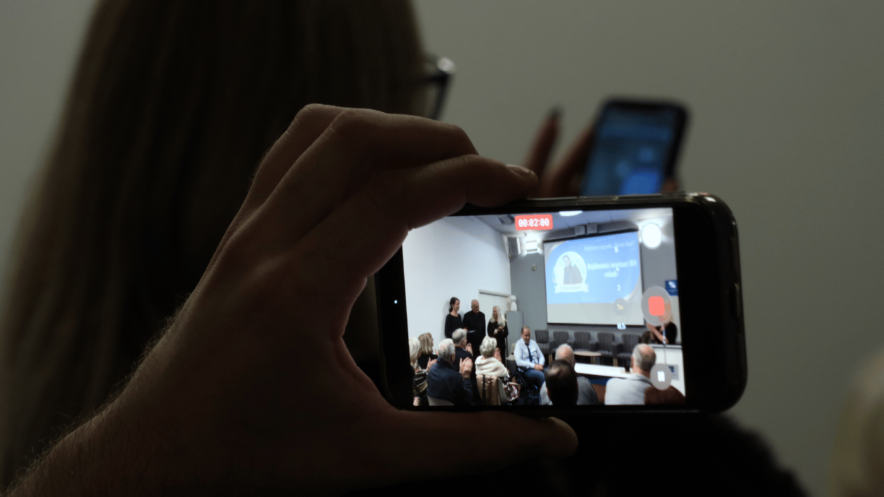 Dodjela nagrada Goran Bujić – Književnici novinari i Donat 2025 održana je u MMD Gradske knjižnice Zadar, u svečanoj atmosferi koja je okupila književnike, kulturne djelatnike i ljubitelje umjetnosti.