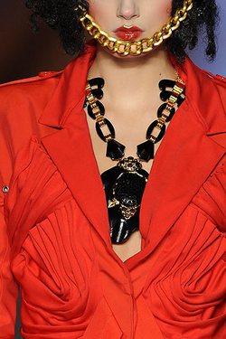 Ogrlica sa stavom (Moda.hr)