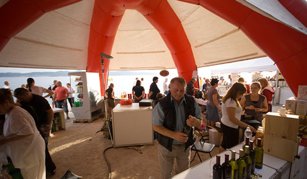 “Kupujmo hrvatsko” i “Vrijedne ruke” (foto:Saša Čuka)