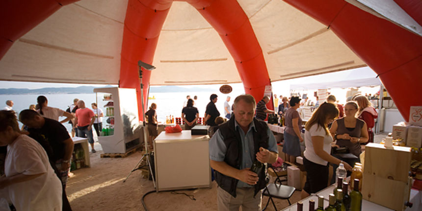 “Kupujmo hrvatsko” i “Vrijedne ruke” (foto:Saša Čuka)