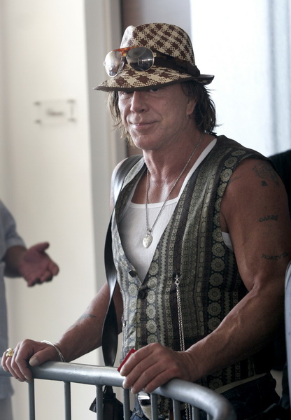 Dubrovnik, 210809.
Americki glumac Mickey Rourke je stigao u Dubrovnik, gdje ce promovirati svoj film Hrvac na Dubrovnik Film Meetingu. Dok je u Dubrovniku Rourke ce boraviti u Villi Agavi koja kosta sedam tisuca eura za vecer.
Foto: Branimir Kvartuc / CR