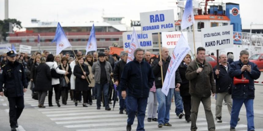 Radnici Jadrankamena i Dalmacijavina prosvjeduju, foto: CROPIX Radnici Jadrankamena i Dalmacijavina prosvjeduju, foto: CROPIX