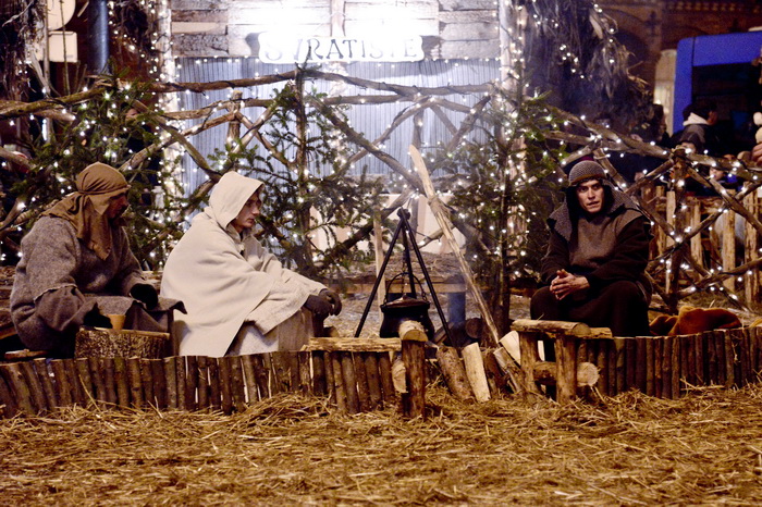 Zagreb, 221212.
Kaptol.
Zajednica Cenacolo vec 13 godina ispred Katedrale na Kaptolu u bozicno vrijeme priredjuje Zive jaslice.
Na fotografiji: detalj sa priredbe.
Foto: Admir Buljubasic / CROPIX Zagreb, 221212.
Kaptol.
Zajednica Cenacolo vec 13 godina ispred Katedrale na Kaptolu u bozicno vrijeme priredjuje Zive jaslice.
Na fotografiji: detalj sa priredbe.
Foto: Admir Buljubasic / CROPIX