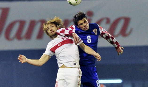 Zagreb, 151111.Uzvratna nogometna utakmica dodatnih kvalifikacijska za odlazak na Euro 2012 u Poljsku i Ukrajinu, izmedju Hrvatske i Turske.Na slici: Ognjen Vukojevic.Foto: Srdjan Vrancic / CROPIX