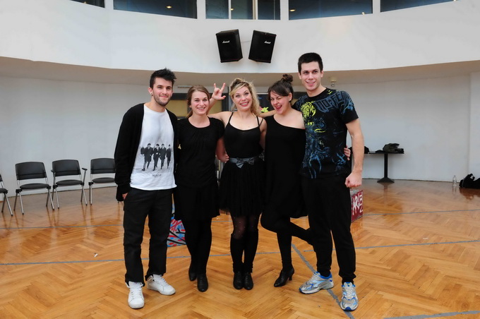 Rasplesani mladi ansambl “Crne kuće” Rasplesani mladi ansambl “Crne kuće”