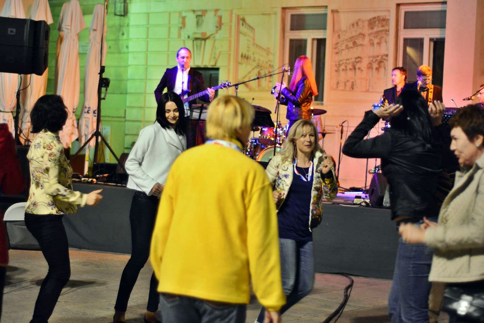 FIMBA After party na Narodnom trgu uz bend Songbusters FIMBA After party na Narodnom trgu uz bend Songbusters