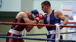 Zadar, 200413.
Dvorana Kresimira Cosica.
Prvenstvo Hrvatske u boksu.
Na fotografiji: Josip Bepo Filipi (Zlatna rukavica, plavi) i Marin Mindoljevic (Marijan, crveni).
Foto: Jure Miskovic / CROPIX Zadar, 200413.
Dvorana Kresimira Cosica.
Prvenstvo Hrvatske u boksu.
Na fotografiji: Josip Bepo Filipi (Zlatna rukavica, plavi) i Marin Mindoljevic (Marijan, crveni).
Foto: Jure Miskovic / CROPIX