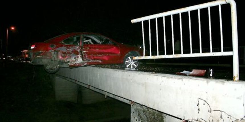 U prometnoj nesreći koja se dogodila u Velikom Korenovu nedaleko Bjelovara teško je ozlijeđen 24-godišnji vozač (Foto: Miroslav Martinić/Cropix) U prometnoj nesreći koja se dogodila u Velikom Korenovu nedaleko Bjelovara teško je ozlijeđen 24-godišnji vozač (Foto: Miroslav Martinić/Cropix)