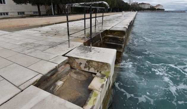Nakon juga ostala oštećenja na zadarskoj rivi. Foto: Dino Stanin/PIXSELL