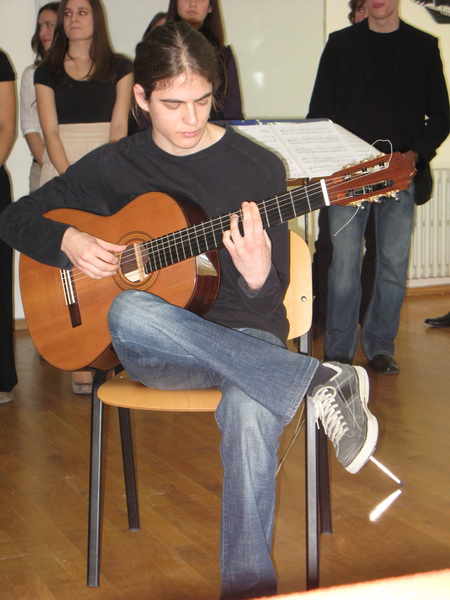 Dodjela nagrada za umjetničke radove u gimnaziji J. Barakovića Dodjela nagrada za umjetničke radove u gimnaziji J. Barakovića