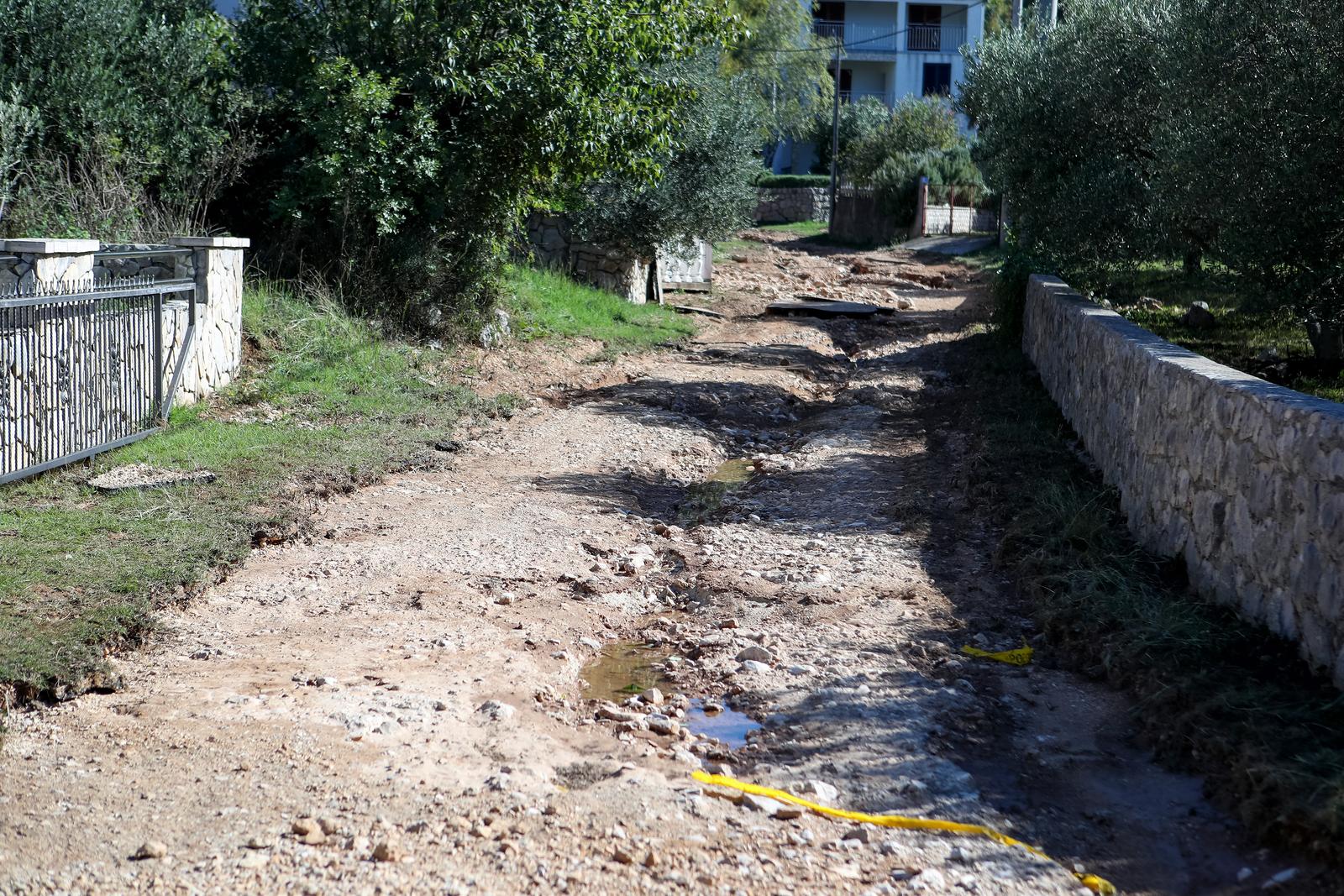Katastrofalne posljedice bujične poplave u Mekoj Dragi Katastrofalne posljedice bujične poplave u Mekoj Dragi