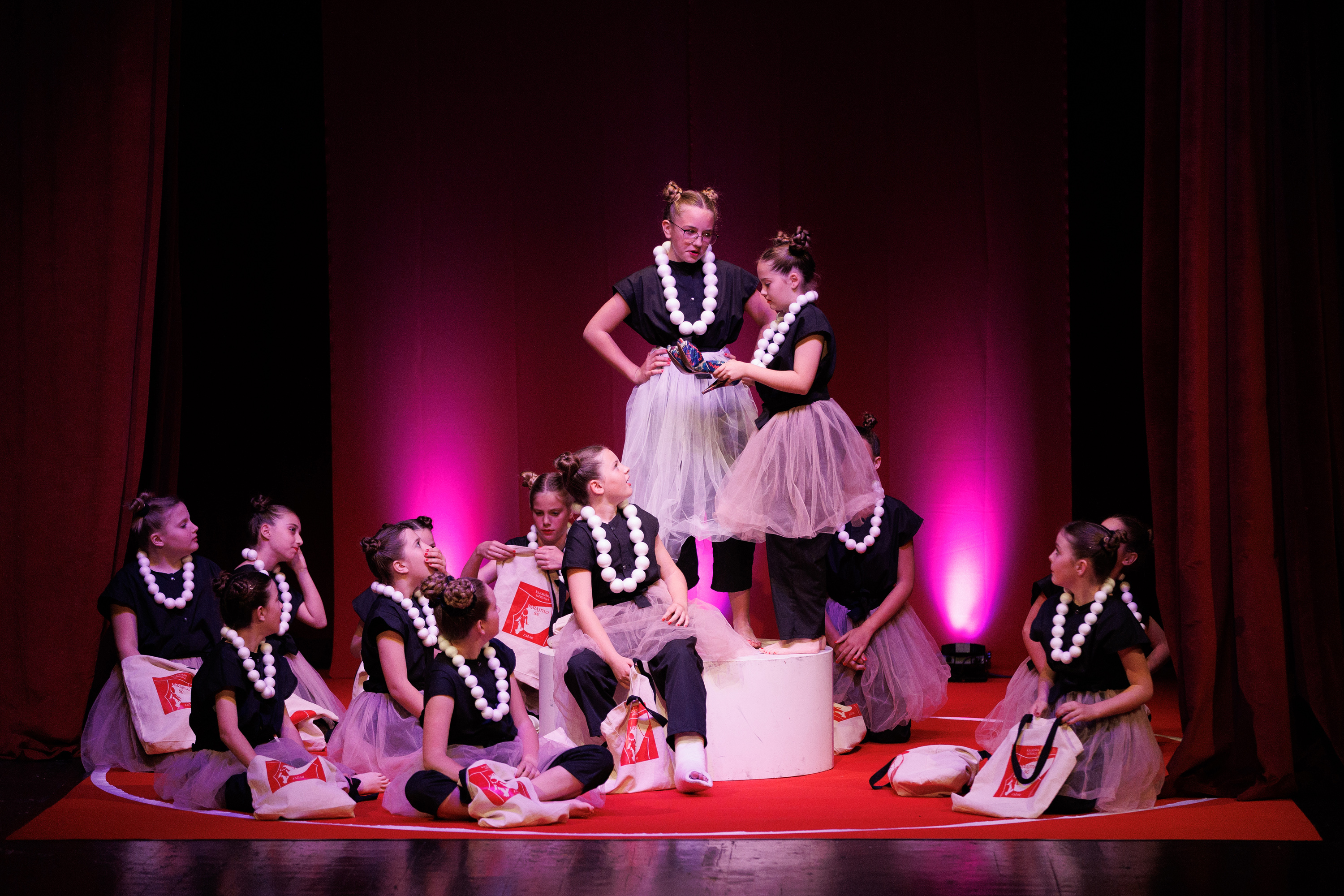 Igrajmo se: Zabranjeno mlađima od 15 strana A