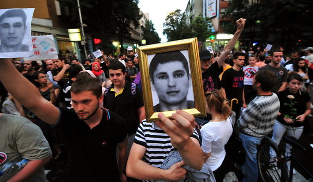 Skopje, 080611. 
Veceras je u Skopju odrzan prosvjed protiv policijskog nasilja. Povod je ubojstvo 22-godisnjeg Martina Neshkovskog kojeg je u nedjelju navecer na trgu kada se slavila pobjeda nakon izbora, do smrti pretukao Igor Spasov, pripadnik makedons