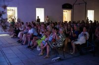 Večer evergreena u atriju palače Cedulin