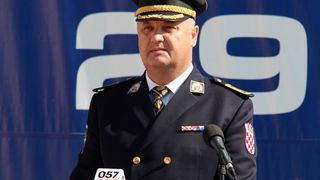 U prigodi Dana hrvatske policije i njihovog zaštitnika Sv.Mihovila danas je u PU Zadarskoj održana prigodna svečanost.U nastavku svečanosti, pokaznu vježbu samoobrane izveli su pripadnici interventne jedinice PU Zadarske te su podijeljena priznanja nagrađ U prigodi Dana hrvatske policije i njihovog zaštitnika Sv.Mihovila danas je u PU Zadarskoj održana prigodna svečanost.U nastavku svečanosti, pokaznu vježbu samoobrane izveli su pripadnici interventne jedinice PU Zadarske te su podijeljena priznanja nagrađ