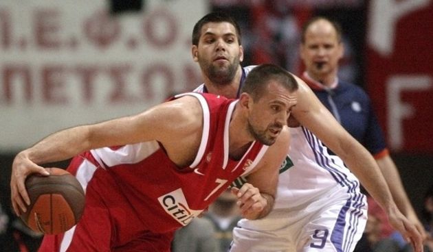 Nikola Vujčić i Felipe Reyes (Foto: Reuters)