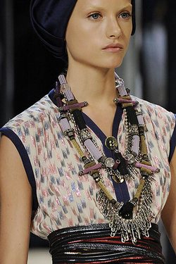 Ogrlica sa stavom (Moda.hr)