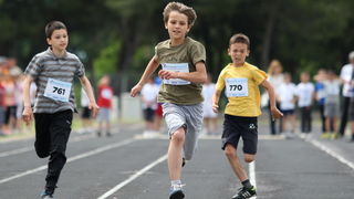 Zadar, 210513.
Erste Plava Liga danas se odrzava na stadionu Visnjik. Rijec je o jedinstvenom djecjem atletskom natjecanju upecatljivog slogana Brze, Vise, Jace, koje se odrzava pod visokim pokroviteljstvom Ministarstva znanosti obrazovanja i sporta. Orga Zadar, 210513.
Erste Plava Liga danas se odrzava na stadionu Visnjik. Rijec je o jedinstvenom djecjem atletskom natjecanju upecatljivog slogana Brze, Vise, Jace, koje se odrzava pod visokim pokroviteljstvom Ministarstva znanosti obrazovanja i sporta. Orga