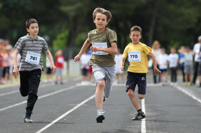 Zadar, 210513.
Erste Plava Liga danas se odrzava na stadionu Visnjik. Rijec je o jedinstvenom djecjem atletskom natjecanju upecatljivog slogana Brze, Vise, Jace, koje se odrzava pod visokim pokroviteljstvom Ministarstva znanosti obrazovanja i sporta. Orga Zadar, 210513.
Erste Plava Liga danas se odrzava na stadionu Visnjik. Rijec je o jedinstvenom djecjem atletskom natjecanju upecatljivog slogana Brze, Vise, Jace, koje se odrzava pod visokim pokroviteljstvom Ministarstva znanosti obrazovanja i sporta. Orga