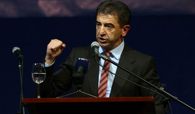 Zadar, 201210.
Sportska dvorana u Gospicu. 
Proslava 21. obljetnice gospickog HDZ-a i Bozicni domjenak. Pred prepunom dvoranom govorili su ministri Darko Milinovic i Bozidar Kalmeta, nastupila je klapa Intrade.
Na fotografiji: Darko Milinovic.
Foto: Vladi