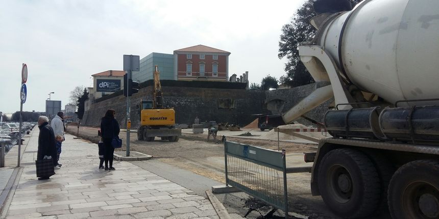 Nova vrata, bager, radovi, Liburnska obala Nova vrata, bager, radovi, Liburnska obala