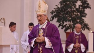 Kistanje: Zadarski nadbiskup Želimir Puljić blagoslovio relikvije sv. Nikole. Foto: Hrvoje Jelavić/PIXSELL Kistanje: Zadarski nadbiskup Želimir Puljić blagoslovio relikvije sv. Nikole. Foto: Hrvoje Jelavić/PIXSELL