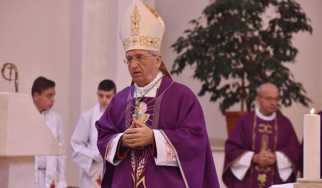 Kistanje: Zadarski nadbiskup Želimir Puljić blagoslovio relikvije sv. Nikole. Foto: Hrvoje Jelavić/PIXSELL