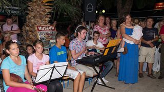 Biograd na moru: Otvorena izložba fotografija “Lunjske masline” Biograd na moru: Otvorena izložba fotografija “Lunjske masline”