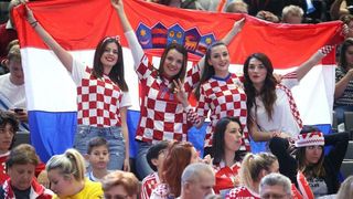 Hrvatski navijači u Parizu na utakmici Slovenija – Hrvatska za 3. mjesto na Svjetskom prvenstvu