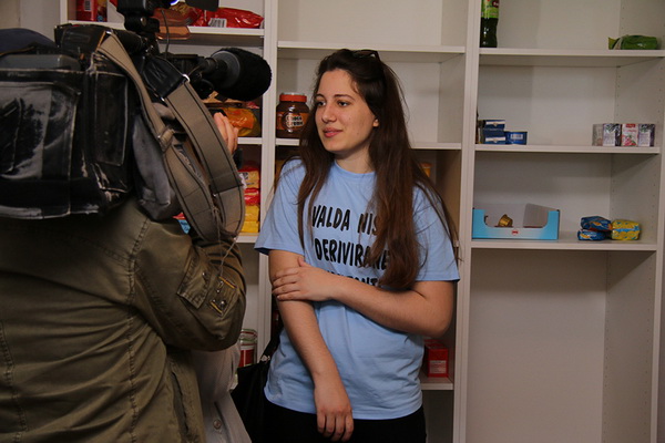 Zadarski maturanti donirali brašno Socijalnoj samoposluzi Zadarski maturanti donirali brašno Socijalnoj samoposluzi