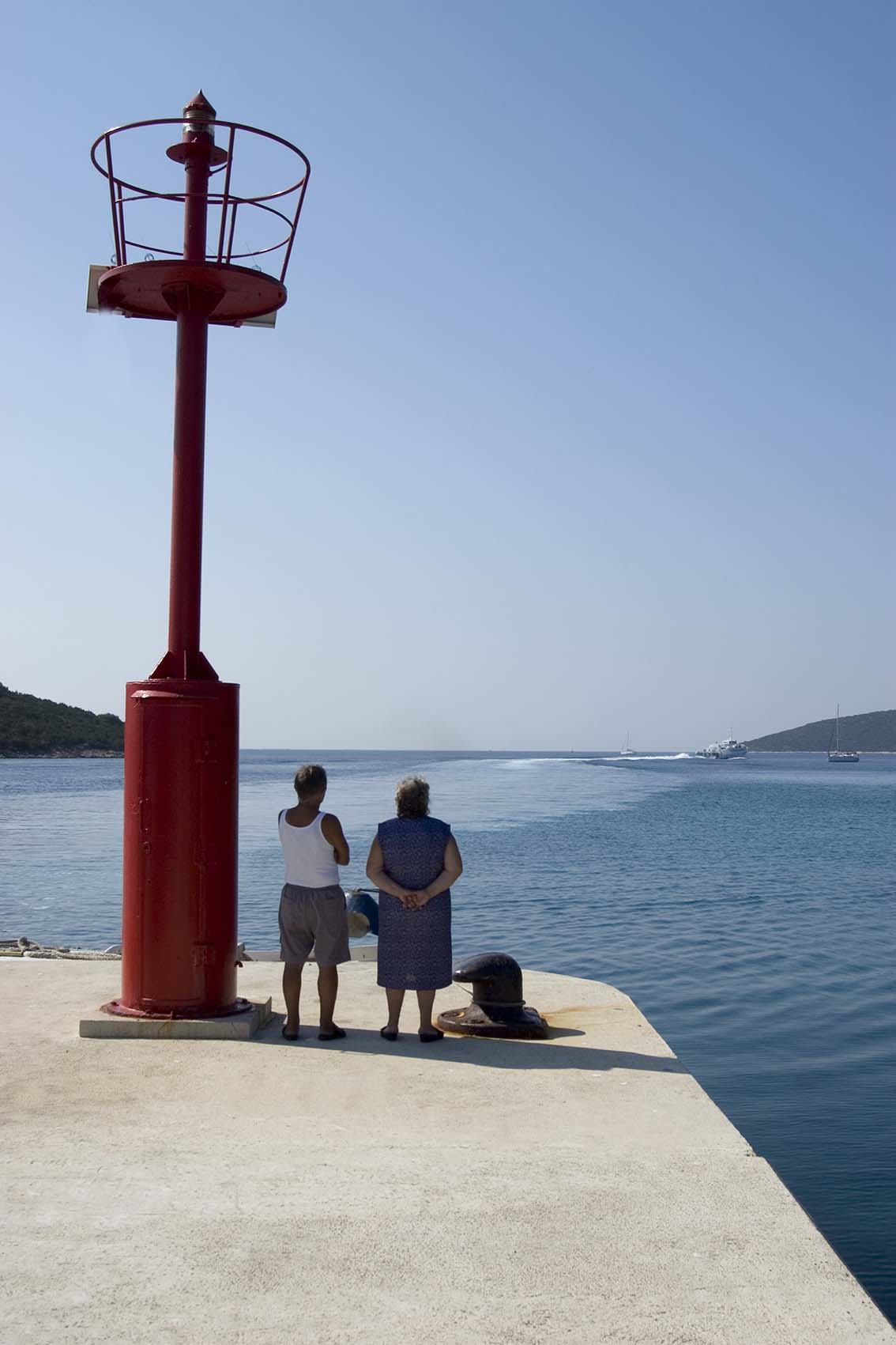 Otvorenje izložbe “Otočni fotografi” u prostorijama udruge za razvitak hrvatskih otoka Otvorenje izložbe “Otočni fotografi” u prostorijama udruge za razvitak hrvatskih otoka