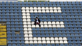 Varazdin, 080510.
Na gradskom stadionu u Varazdinu igra se 29. kolo prve HNL izmedju Varteksa i 
Na slici: navijac na tribini.
Foto: Zeljko Hajdinjak / CROPIX